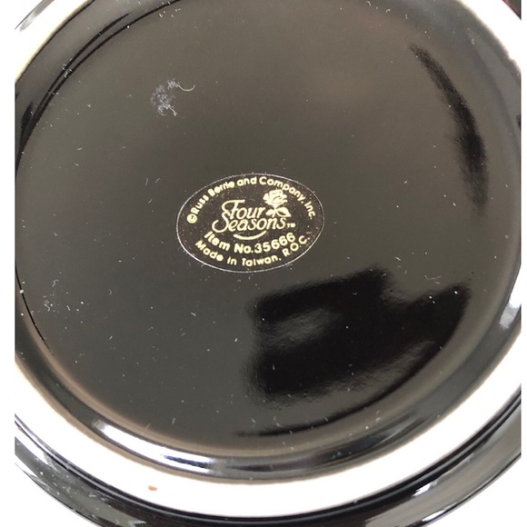 Vintage Ceramic Round Black Floral Jewelry Trinket Box & Lid - Picture 6 of 7